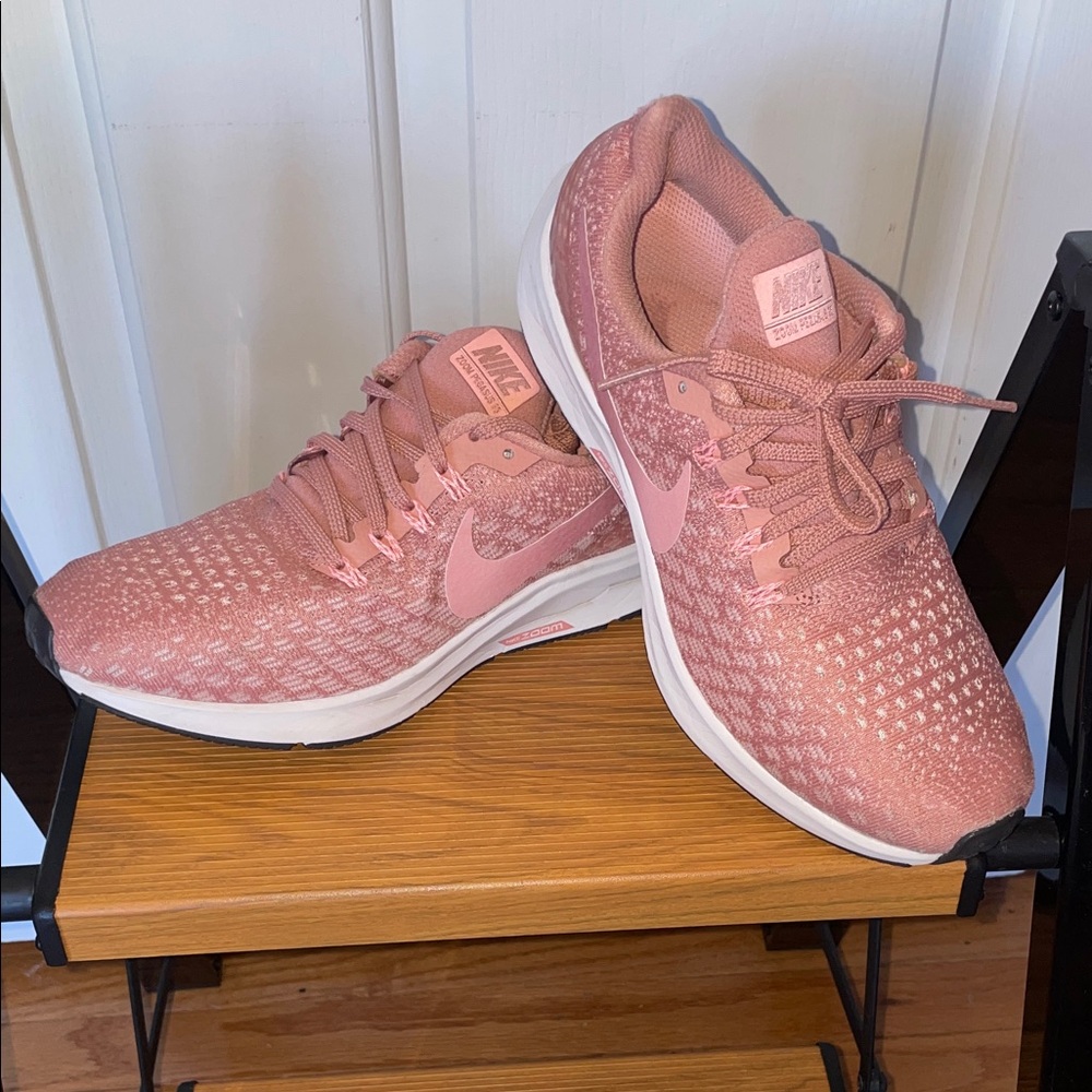 Nike ZOOM Women's Blush Pink Sneakers